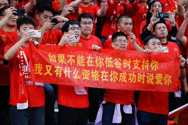 曼联左后卫困境加剧！多古有望填补空缺救急